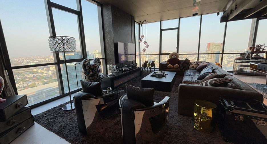 For sale 3 bedrooms condo in Watthana, Bangkok