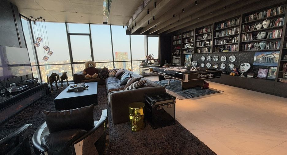 For sale 3 bedrooms condo in Watthana, Bangkok