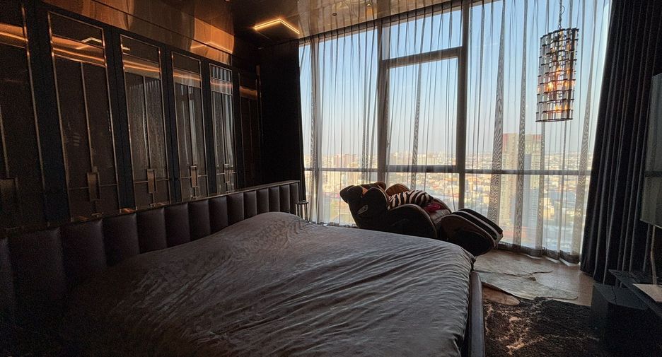 For sale 3 bedrooms condo in Watthana, Bangkok