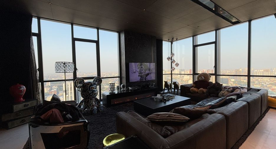 For sale 3 bedrooms condo in Watthana, Bangkok