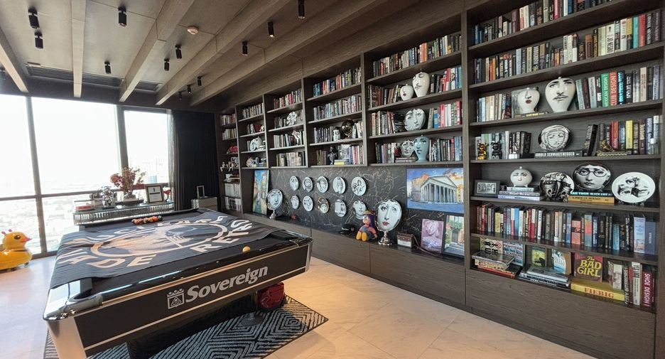 For sale 3 bedrooms condo in Watthana, Bangkok
