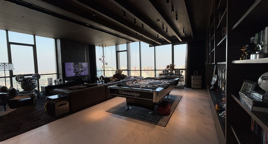 For sale 3 bedrooms condo in Watthana, Bangkok