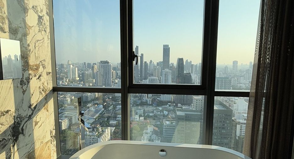For sale 3 bedrooms condo in Watthana, Bangkok