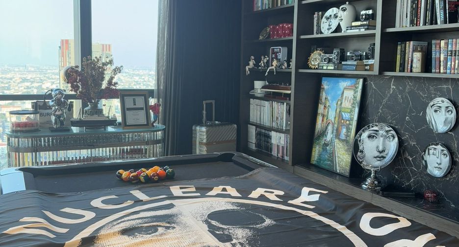 For sale 3 bedrooms condo in Watthana, Bangkok