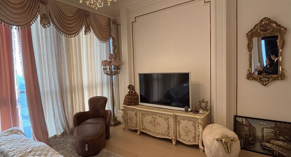 For sale 3 bedrooms condo in Watthana, Bangkok