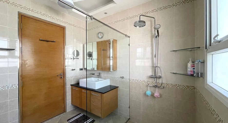 For rent 2 bedrooms villa in Bang Lamung, Chonburi