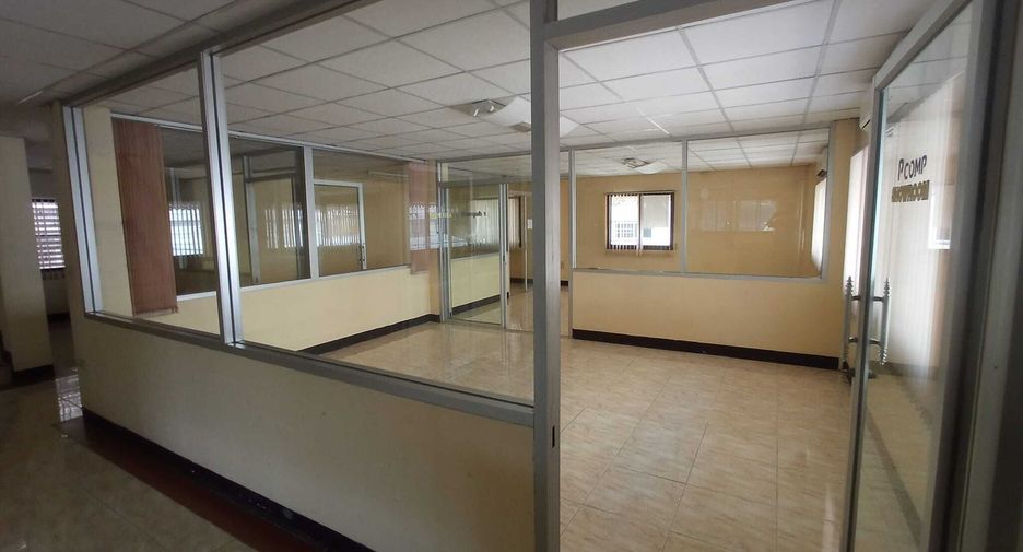 For rent 8 ベッドルーム office in Mueang Chiang Mai, Chiang Mai