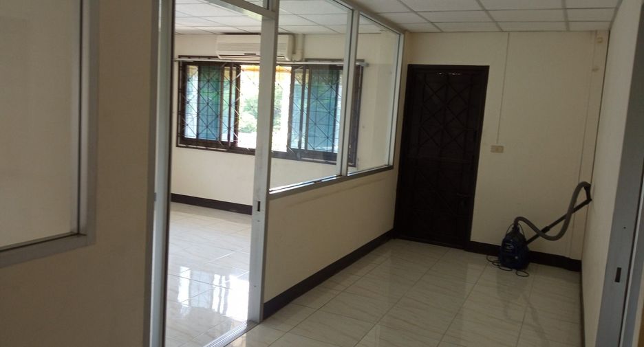 For rent 8 ベッドルーム office in Mueang Chiang Mai, Chiang Mai