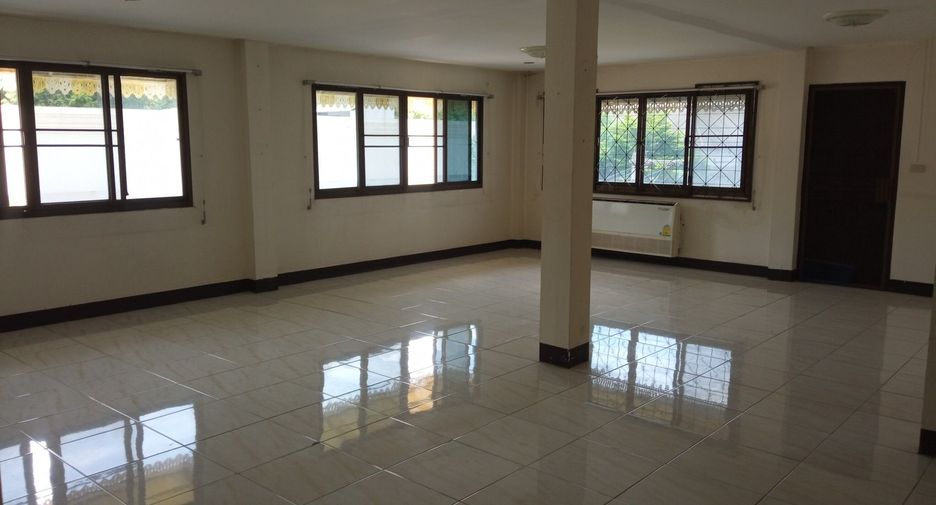 For rent 8 ベッドルーム office in Mueang Chiang Mai, Chiang Mai