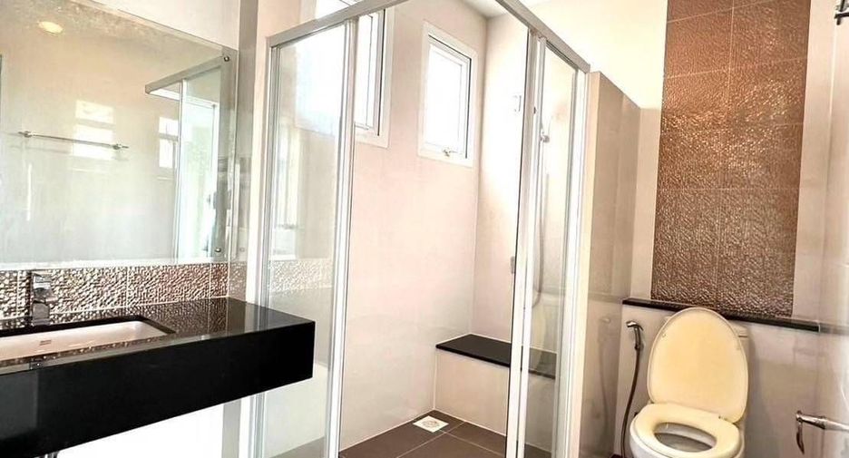 For sale 4 bedrooms house in Taling Chan, Bangkok