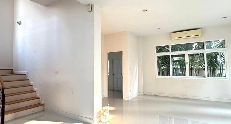 For sale 4 bedrooms house in Taling Chan, Bangkok