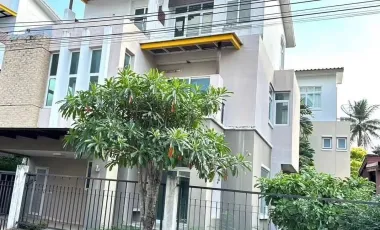 For sale 4 bedrooms house in Taling Chan, Bangkok