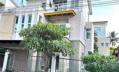 For sale 4 bedrooms house in Taling Chan, Bangkok