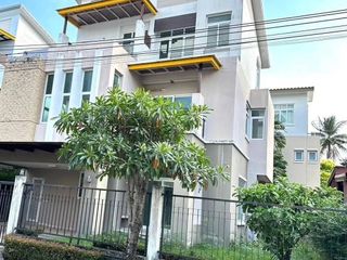 For sale 4 bedrooms house in Taling Chan, Bangkok