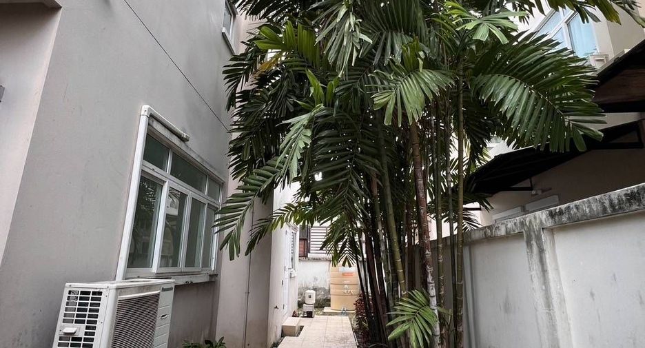 For sale 4 bedrooms house in Taling Chan, Bangkok