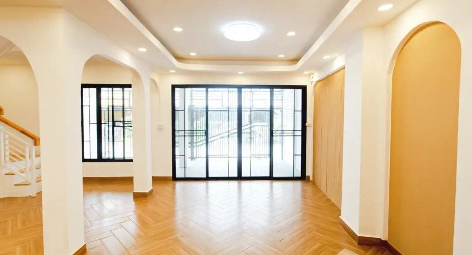 For sale 4 bedrooms townhouse in Wang Thonglang, Bangkok