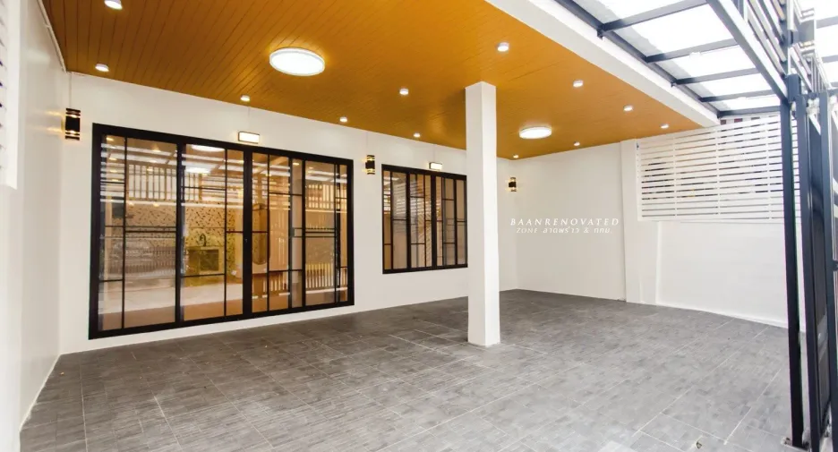 For sale 4 bedrooms townhouse in Wang Thonglang, Bangkok
