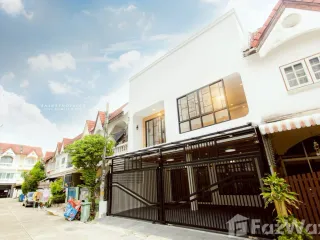 出售 4 卧室 联排别墅 在 Wang Thong Lang, 曼谷