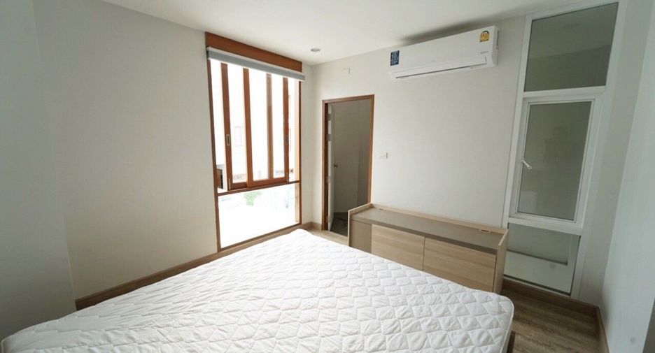 For rent 3 bedrooms townhouse in Mueang Chiang Mai, Chiang Mai