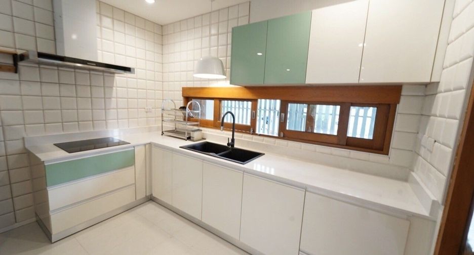 For rent 3 bedrooms townhouse in Mueang Chiang Mai, Chiang Mai