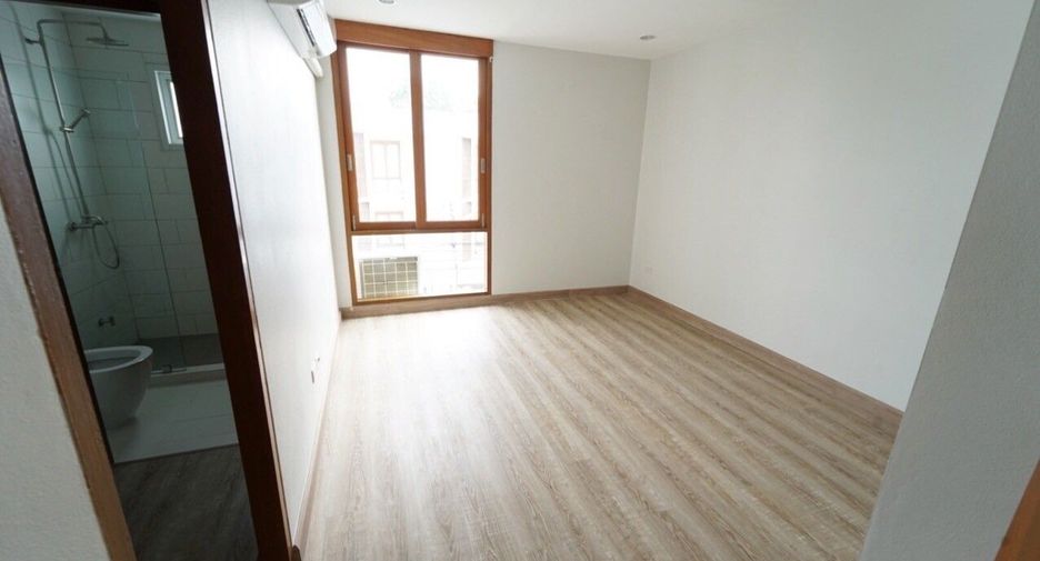 For rent 3 bedrooms townhouse in Mueang Chiang Mai, Chiang Mai