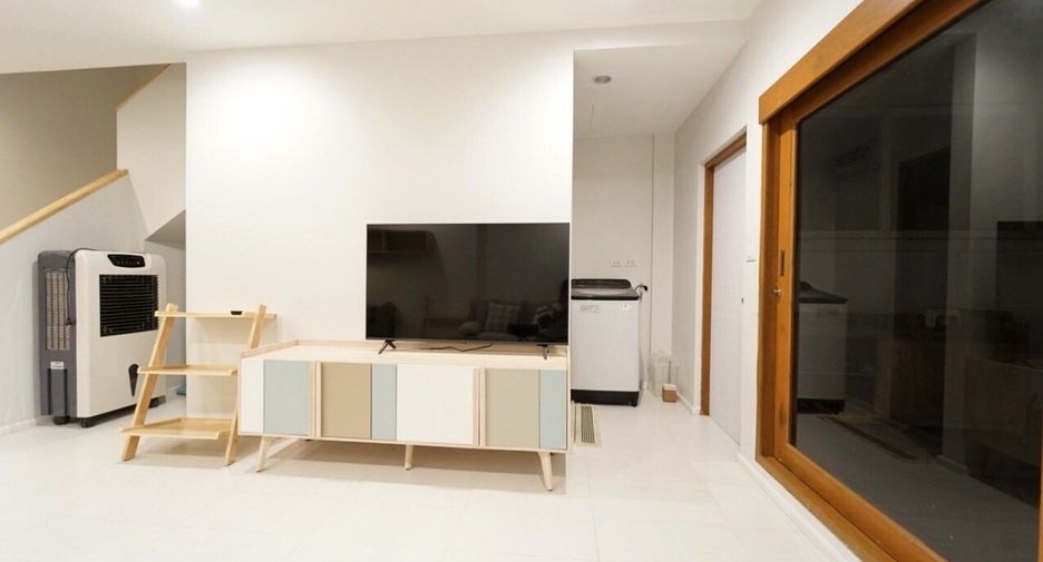 For rent 3 bedrooms townhouse in Mueang Chiang Mai, Chiang Mai