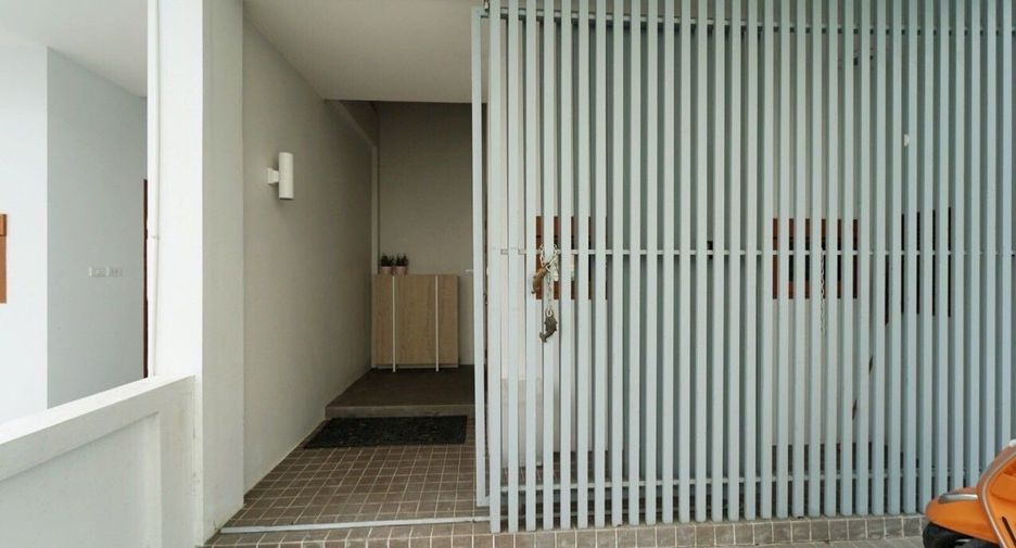 For rent 3 bedrooms townhouse in Mueang Chiang Mai, Chiang Mai