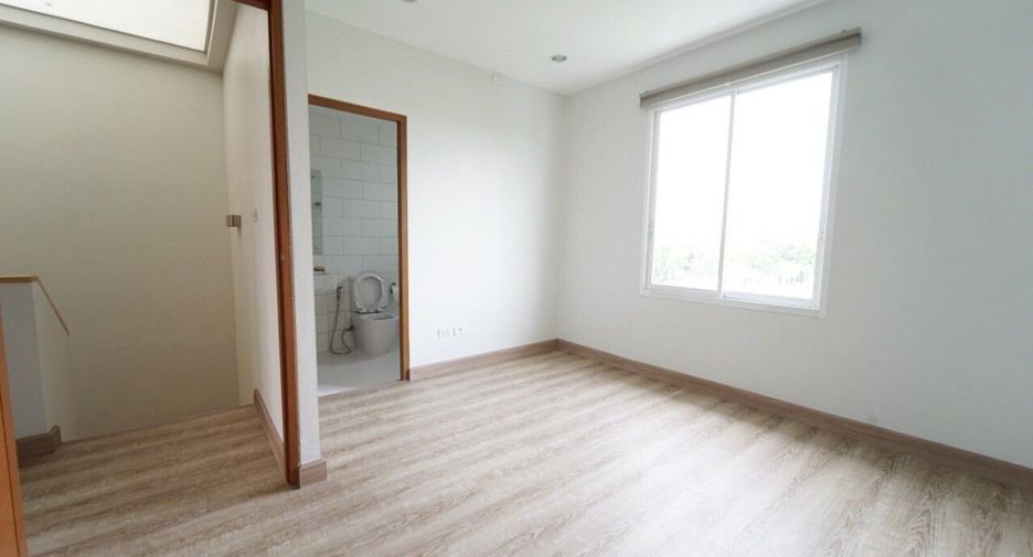 For rent 3 bedrooms townhouse in Mueang Chiang Mai, Chiang Mai