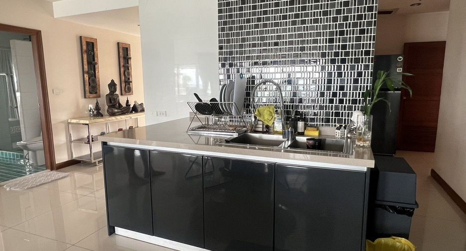 For rent 3 bedrooms condo in Bang Lamung, Chonburi