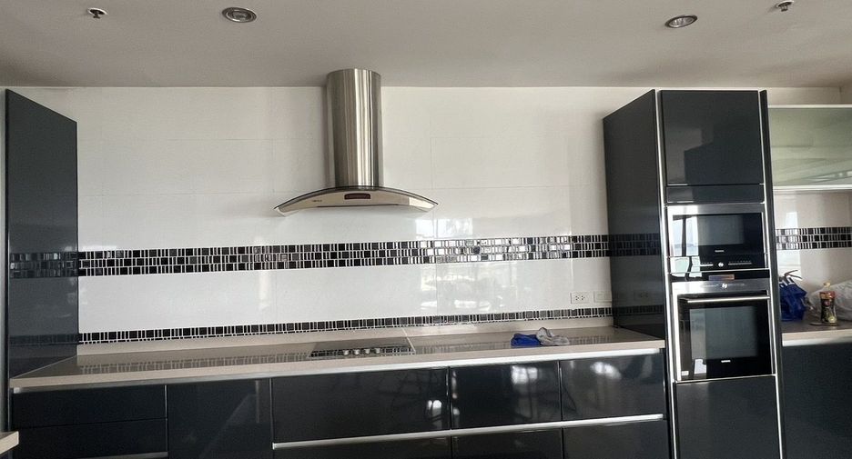 For rent 3 bedrooms condo in Bang Lamung, Chonburi