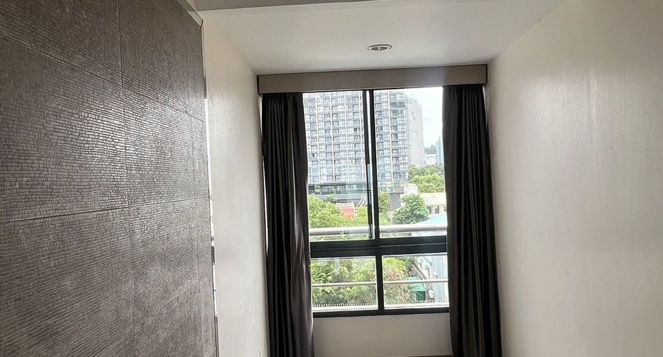 For rent 3 bedrooms condo in Bang Lamung, Chonburi