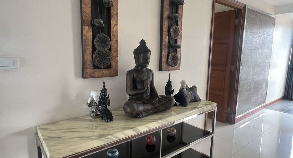 For rent 3 bedrooms condo in Bang Lamung, Chonburi