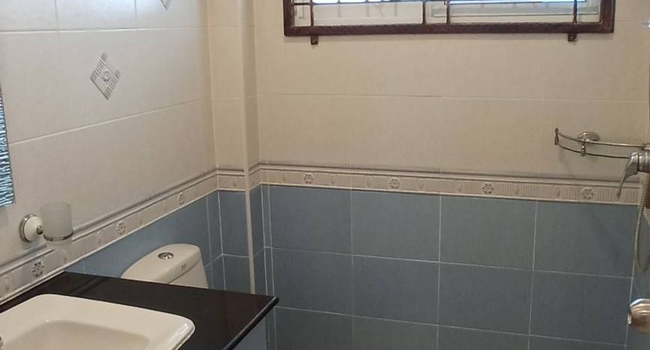 For sale 3 bedrooms house in Saraphi, Chiang Mai
