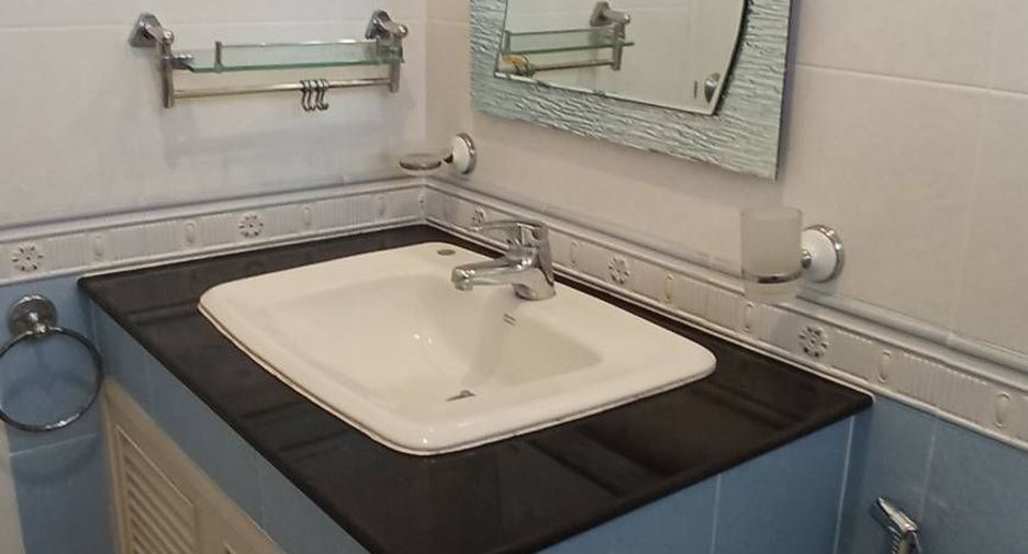 For sale 3 bedrooms house in Saraphi, Chiang Mai