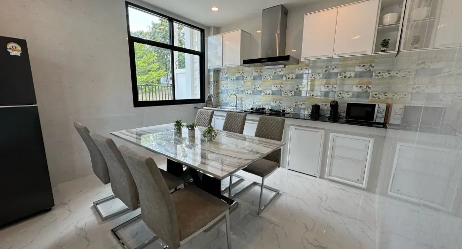 For rent 4 bedrooms villa in Hua Hin, Prachuap Khiri Khan