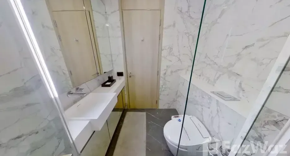 For sale 2 bedrooms condo in Khlong Toei, Bangkok