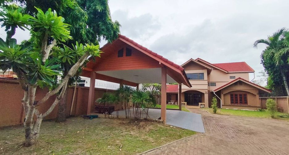 For rent 4 bedrooms house in Mueang Chiang Mai, Chiang Mai