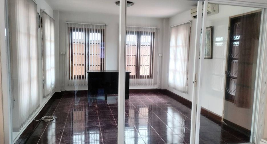 Casa en alquiler de 4 habitaciones en Mueang Chiang Mai, Chiang Mai