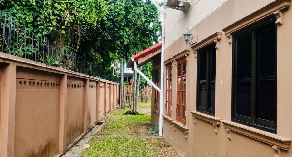For rent 4 bedrooms house in Mueang Chiang Mai, Chiang Mai