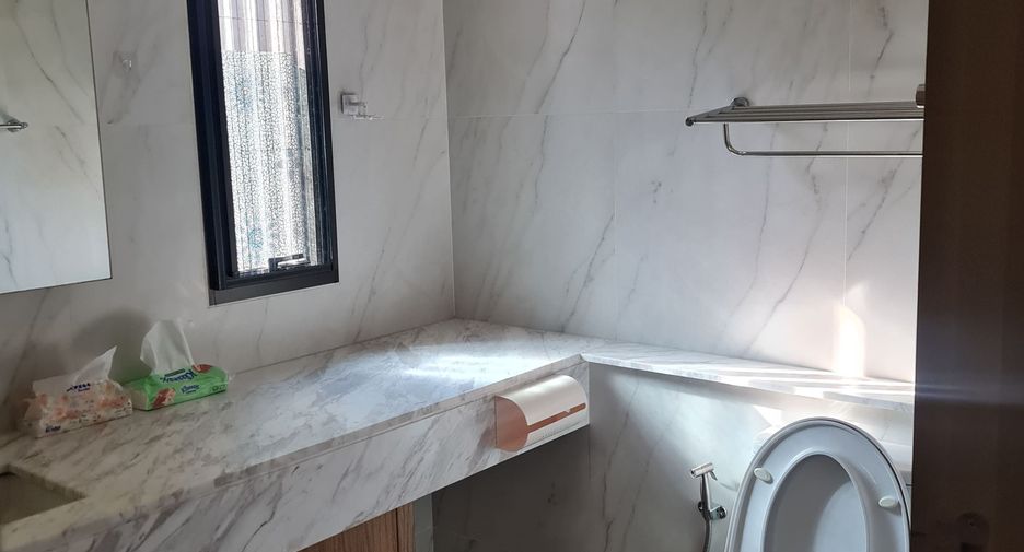 Продажа 4 спальни дом в Хуаи Кхщанг, Бангкок