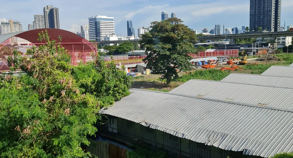 For sale 4 bedrooms house in Huai Khwang, Bangkok