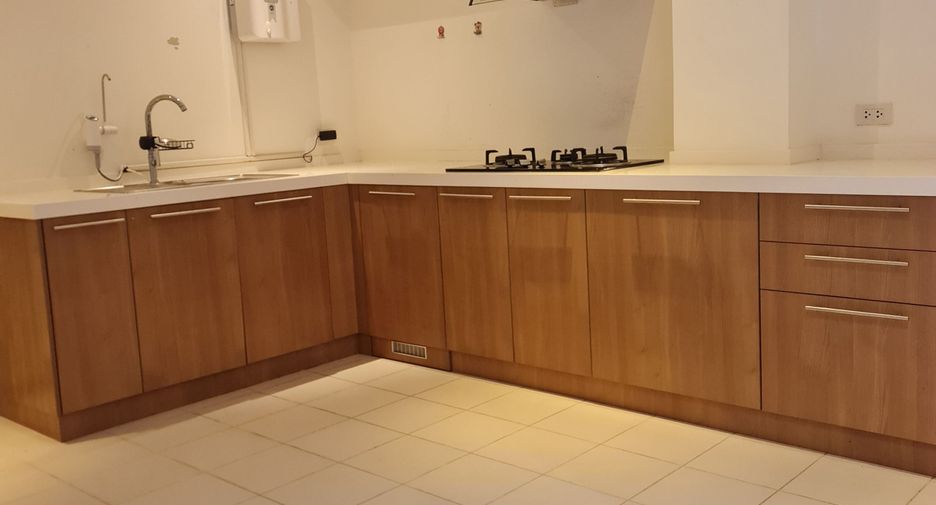 Продажа 4 спальни дом в Хуаи Кхщанг, Бангкок