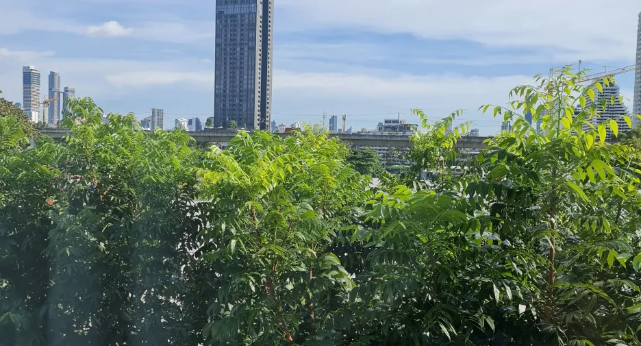 For sale 4 bedrooms house in Huai Khwang, Bangkok