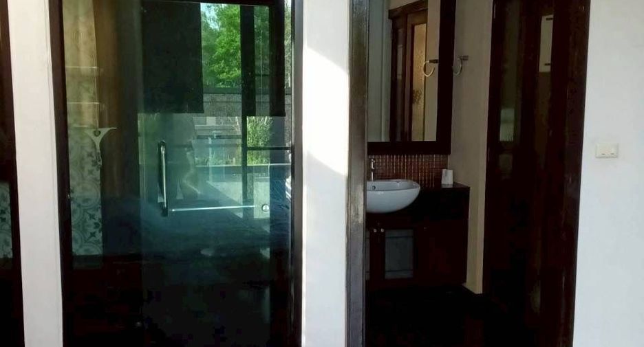 Casa en alquiler de 3 habitaciones en Bang Lamung, Chonburi