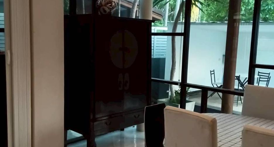 Casa en alquiler de 3 habitaciones en Bang Lamung, Chonburi