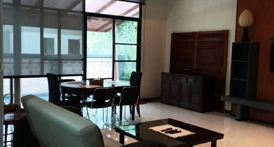 Casa en alquiler de 3 habitaciones en Bang Lamung, Chonburi