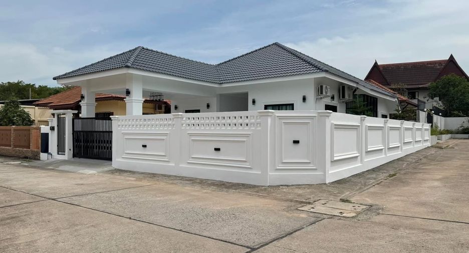 À louer 3 chambres villa à Bang Lamung, Chonburi