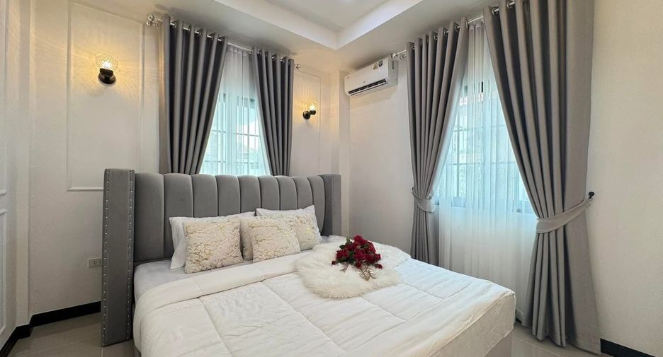 À louer 3 chambres villa à Bang Lamung, Chonburi