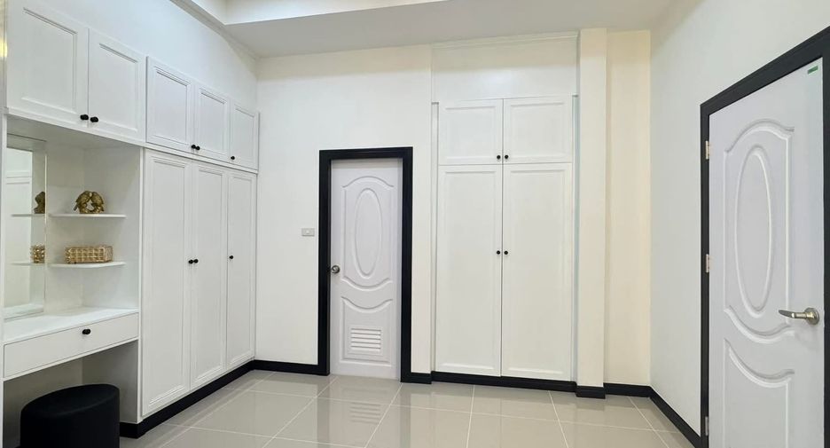 À louer 3 chambres villa à Bang Lamung, Chonburi
