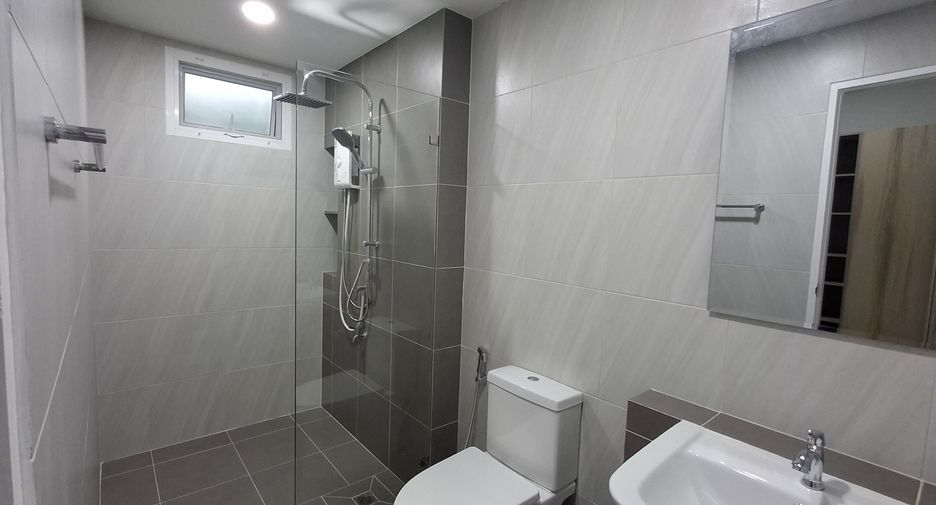 For rent 3 bedrooms townhouse in Mueang Phuket, Phuket